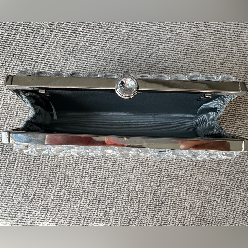 La Regale Elegant Silver Clutch Bag - Picture 8 of 15